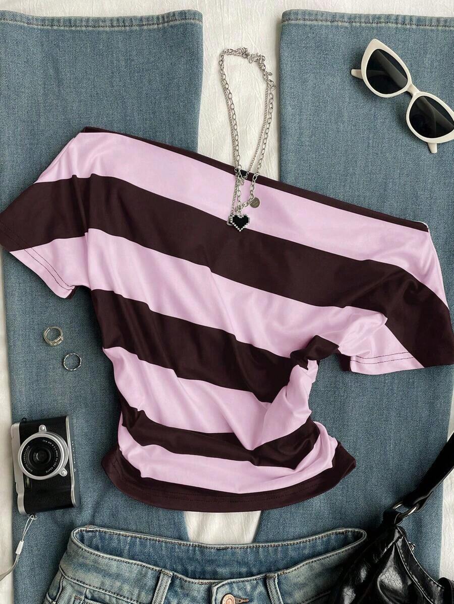 Camiseta corta de manga corta ajustada con hombros descubiertos, estampado retro de coche inglés y pliegues en la cintura, en color rosa, adecuada para el verano, el estilo callejero y el aeropuerto - Multicolor 3 - Ver 1
