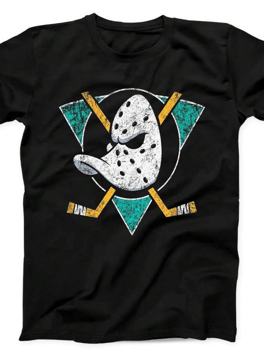 Camiseta negra Mighty DuC1KS N1HL con logo del equipo de hockey. Regalo genial. 503.220 g. UniS1ex 100% algodón. Peso ideal para todas las estaciones, apta tanto para hombres como para mujeres. Tejido de alta calidad y duradero, suave al tacto y de larga duración. Prenda transpirable, ideal para el otoño, vacaciones, Día de la Madre, celebraciones del Día de la Independencia y como regalo. - Negro - Ver 1