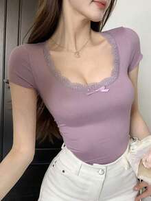 Camiseta ajustada de manga corta con cuello cuadrado, decoración de lazo de encaje y contraste para el Día de San Valentín - Morado - Ver 5