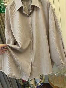 女士蓝白条纹衬衫，宽松版型，后背系带设计，适合通勤、休闲、海滩、度假等场合。 - 咖色 - 查看 5
