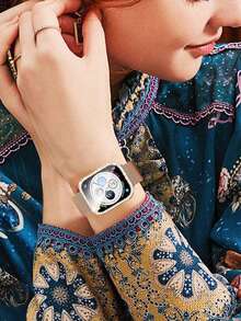 Bộ dây đeo và ốp lưng đồng hồ này tương thích với Apple Watch. Thiết kế thời trang, giản dị và phù hợp cho cả nam và nữ. Sản phẩm gồm dây đeo lưới bằng thép không gỉ mềm mại, thoáng khí và có thể điều chỉnh, kết hợp với ốp lưng PC chống va đập và chống trầy xước, được đính đá lấp lánh, cùng với lớp kính cường lực bảo vệ. Bộ sản phẩm 2 trong 1 này tương thích với Apple Watch Series Ultra/11/10/9/8/7/6/5/4/3/SE, và các kích thước dây đeo và ốp lưng 38/40/41/42/44/45/46/49 mm. - Hoa hồng vàng - Xem 5