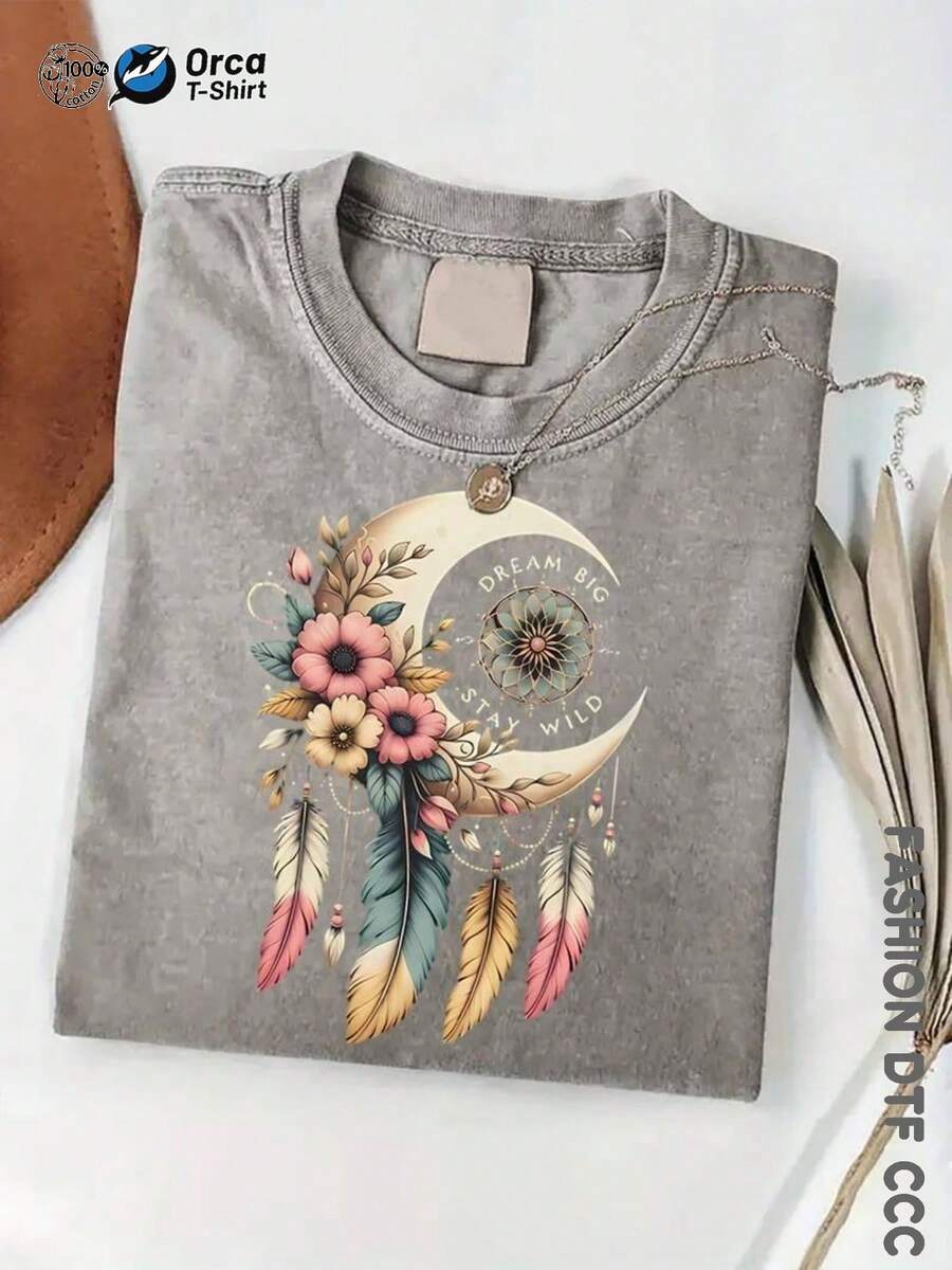 Camiseta de manga corta vintage de algodón lavado estilo bohemio para mujer, con estampado de atrapasueños de luna creciente, flores y plumas. Holgada, cómoda, agradable al tacto y transpirable. Ideal para regalos navideños, fiestas, celebraciones, viajes y uso casual tanto para hombres como para mujeres, con un estilo hippie. - Gris - Ver 1