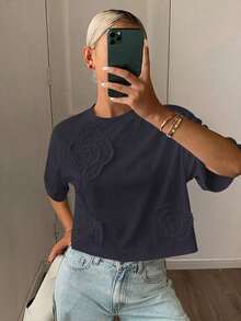 Blusa casual de verano para mujer con cuello redondo, manga corta suelta y 3D plisada con flor - azul real - Ver 3