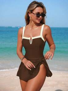 Swim Lushoire Set de 2 piezas de vestido de playa asimétrico con escote en V y contraste de color, adecuado para vacaciones de verano en la playa - Marrón - Ver 6