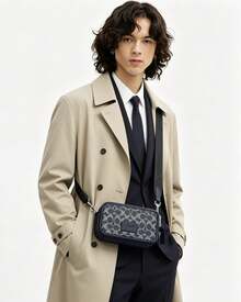 Coach Túi đeo chéo Wyatt 19 Monogram dành cho nam, kiểu dáng thời trang với khóa kéo và dây đeo có thể tháo rời và điều chỉnh được, túi xách nhỏ gọn. - Xanh denim - Xem 4