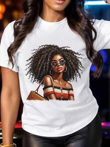 Camiseta Suave y Transpirable para Mujer - Diseño Elegante con Estampado de Mujer Afroamericana de Cabello Rizado, Gafas de Moda y Bolso - Top Casual de Manga Corta con Cuello Redondo para Primavera/Verano - Moda Versátil, Ajuste Holgado y Cómodo, Atuendo Casual a la Moda, Camiseta Suave para Mujer - Blanco - Ver 2