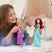 Hasbro 孩之宝迪士尼公主系列皇家闪耀白雪公主时尚娃娃，配有连衣裙和配饰，适合3岁及以上儿童。 - Rapunzel9031 - 查看 6