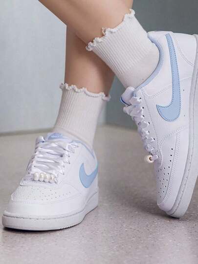  Giày thể thao cổ thấp Nike Court Vision Low bằng da tổng hợp dành cho nữ: Phong cách retro, thoải mái và bền bỉ hàng ngày, thoáng khí và hỗ trợ tốt.