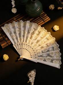 這款白色櫻花手扇輕巧優雅，是居家使用、夏季度假和夏季攝影的理想選擇。它還能輕鬆營造傳統中式風格，是居家生活的完美伴侶。 - 多色 - 查看 2