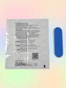 10片手工杏仁形美甲贴片，蓝色法式风格。采用裸色底甲和经典蓝色法式甲尖设计，饰以精致的手工透明雕刻、3D立体透明水波纹图案和金色钢珠。优雅浪漫简约的美甲贴片套装，尽显高端奢华质感。完美适用于日常佩戴、约会、音乐会和商务休闲场合，也是送给女性和女孩的理想礼物之选。 - 彩色 - 查看 9