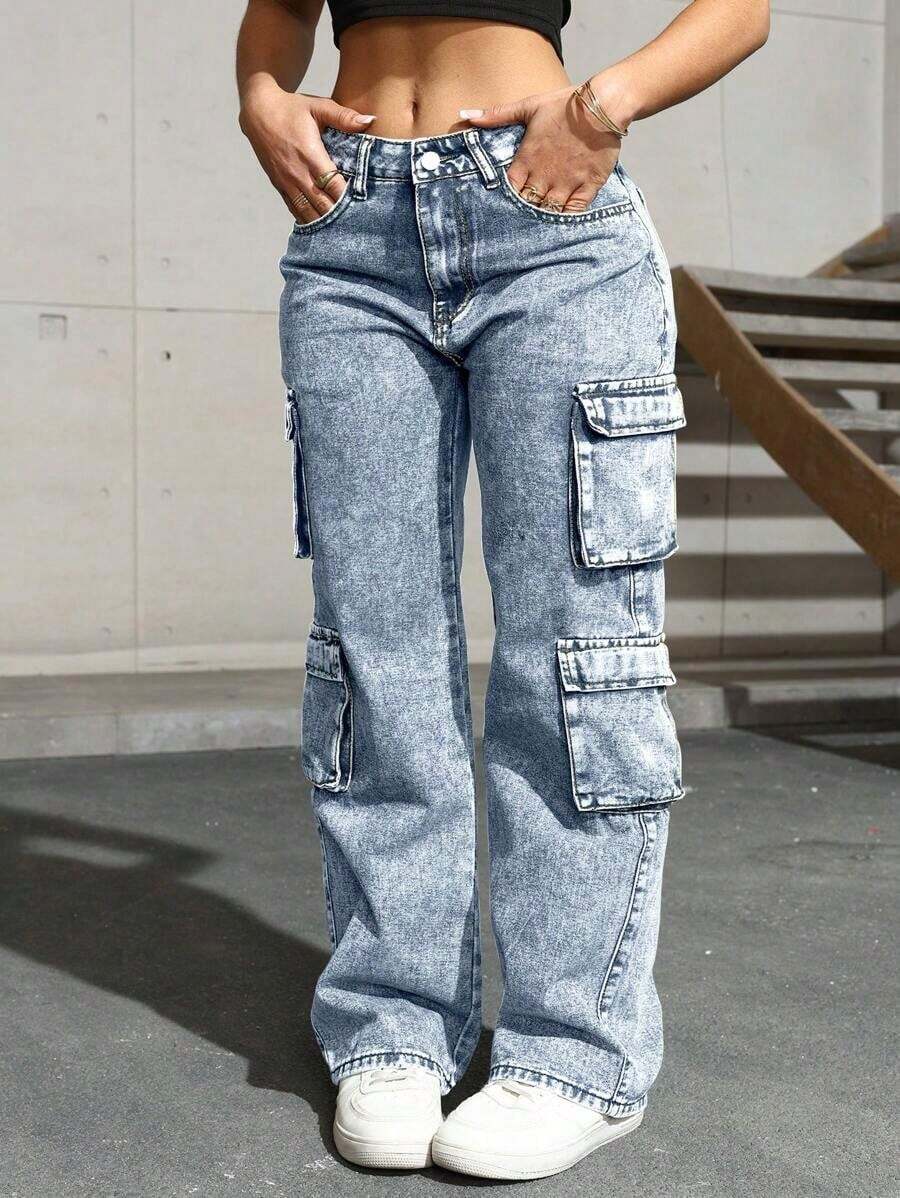 Jeans de mezclilla con bolsillo con solapa y cargo lateral, de estilo sencillo y elegante para uso diario y casual en primavera, color negro - Lavado ligero - Ver 1