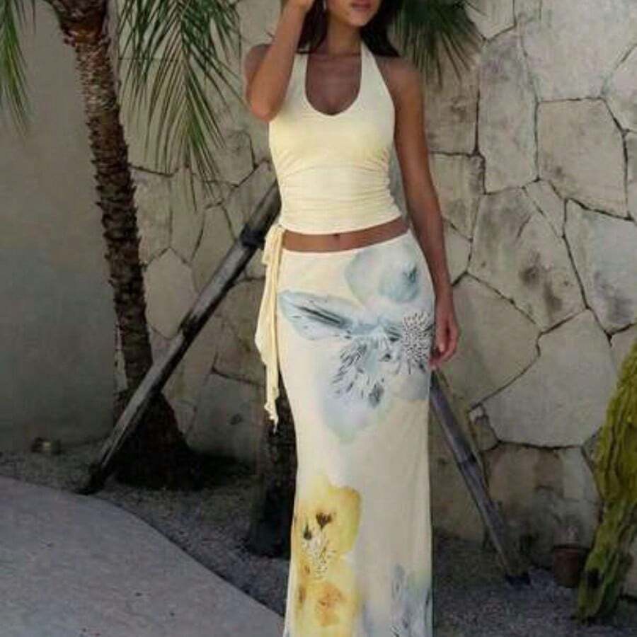Women's Summer Vacation Outfit: Tropical Floral Print Draped Neck Crop Top And Mermaid Ruffle Skirt Sexy Set. Summer Beachwear, Women's Beach Vacation Outfit, Bohemian Tropical Vacation Women's Wear, Floral Mesh Women's Beachwear, Yellow Floral Print Set, Tropical Vacation Women's Wear, Summer Set. - Amarillo claro - Ver 1