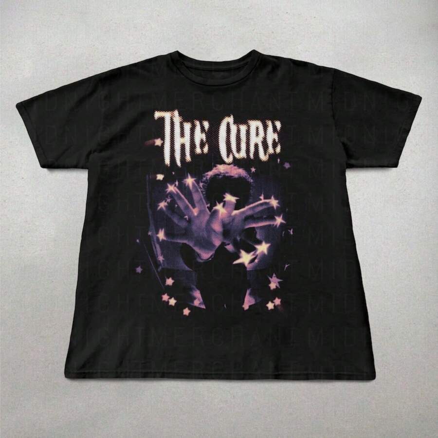 The Cure shirt, 90s band graphic T1EE, Retro band T1EEs, Gothic shirt, GifT1S for her, Alt R1OCk shirt, Goth Clot1hing, The cure band T1EE, UniS1exFor Camiseta 100% Algodón Unisex - Playera Casual Premium de Corte Cómodo - Negro - Ver 1
