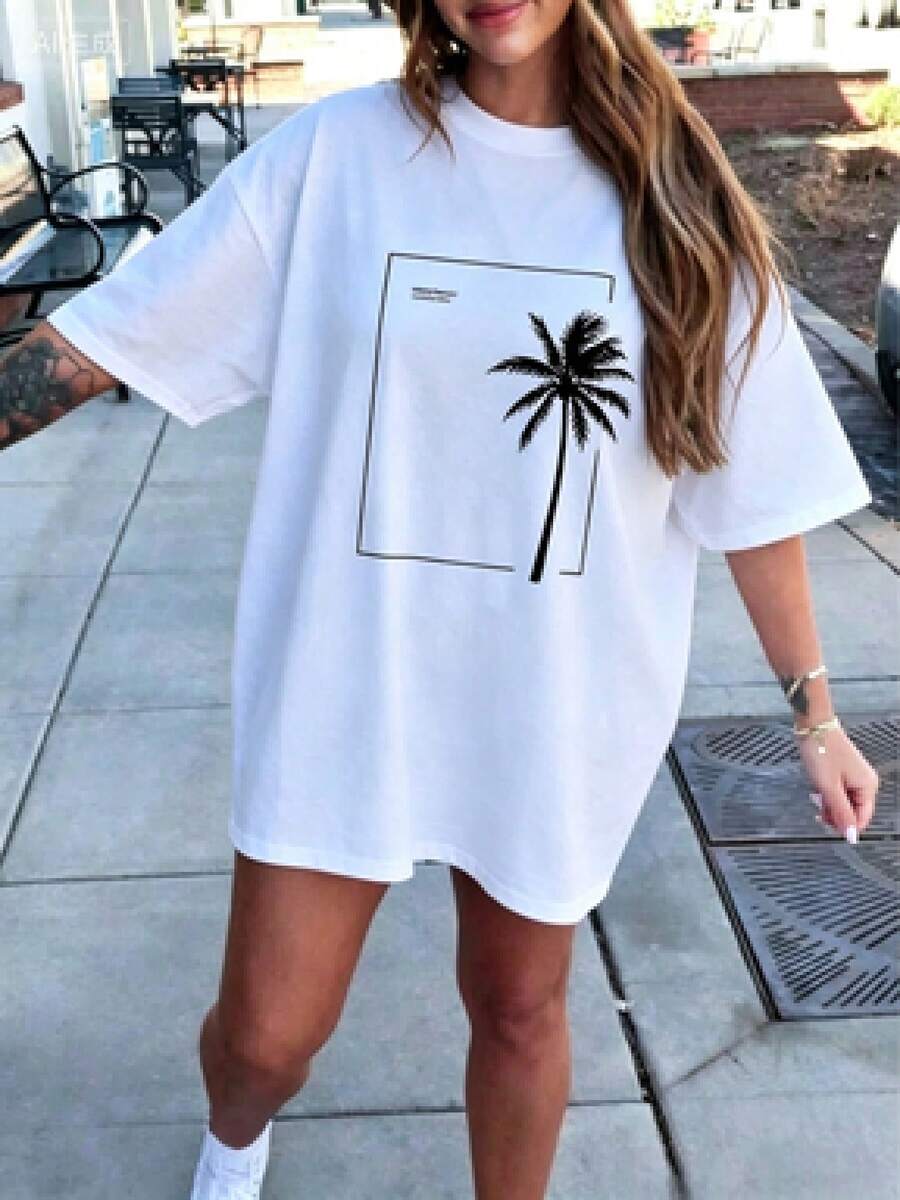 Una camiseta de manga corta para mujer con estilo retro americano, de corte holgado y con diseño estampado (los pantalones son solo para sugerencias de estilo). Esta pieza sencilla y elegante presenta un patrón de letras impresas con temática tropical, lo que la convierte en un elemento imprescindible para crear un look relajado de vacaciones, perfecto para ocasiones como el Día del Trabajo y el Día de la Independencia de México. - Blanco - Ver 1