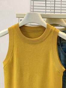 Top de punto de cuello redondo en color sólido para mujer de , minimalista y versátil, para verano. - Amarillo Mostaza - Ver 4