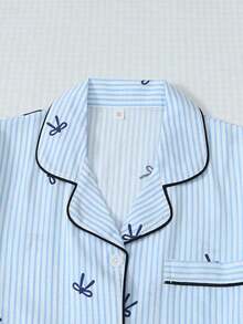 2 piezas Conjunto de pijama con top de manga corta con bolsillo y lazo, y shorts cómodos a rayas azules con cuello en forma de corazón, adecuado para uso en casa, primavera/verano - Azul - Ver 3