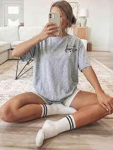 Women's T-Shirt With Double-Sided Front/Back Print - Short Sleeve, Round Neck, Casual Style, Suitable For Casual Wear, Machine Washable, With "Auntie" And Heart Print, Non-Blouse Style For Layering Or Wearing As A Top, 100% Cotton - 淺灰色 - 查看 4