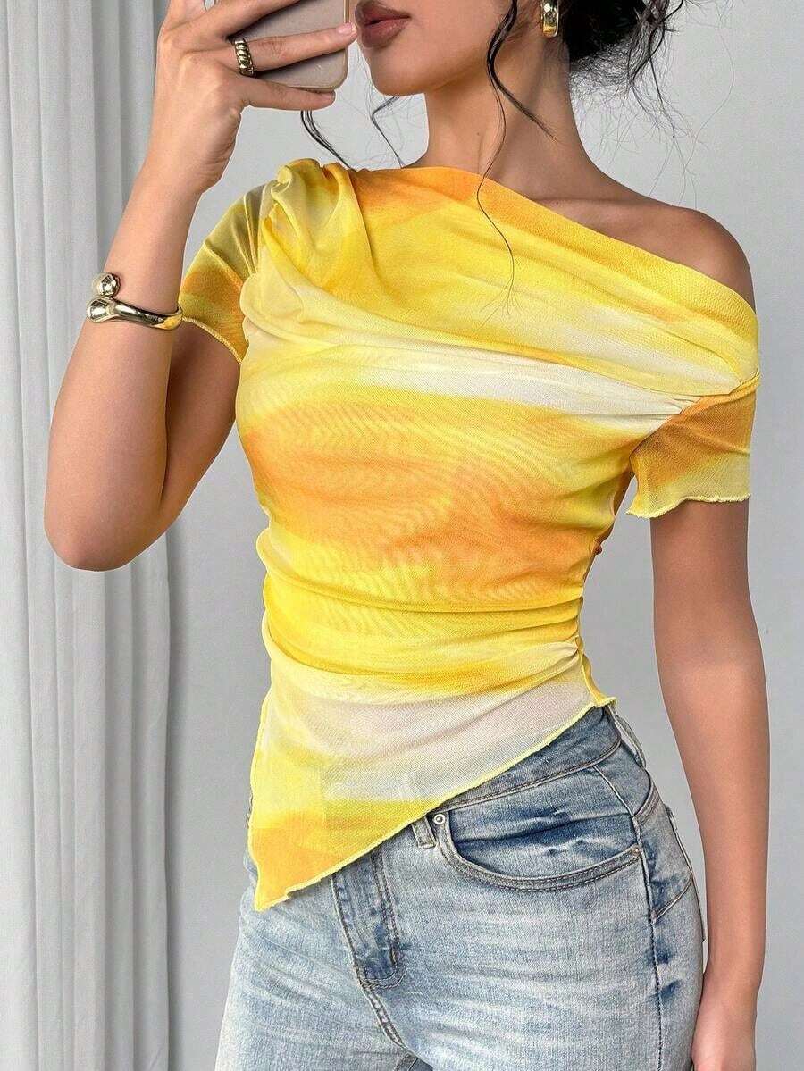 Camiseta de manga corta con hombros oblicuos y estampado de teñido anudado para mujer - Amarillo - Ver 1