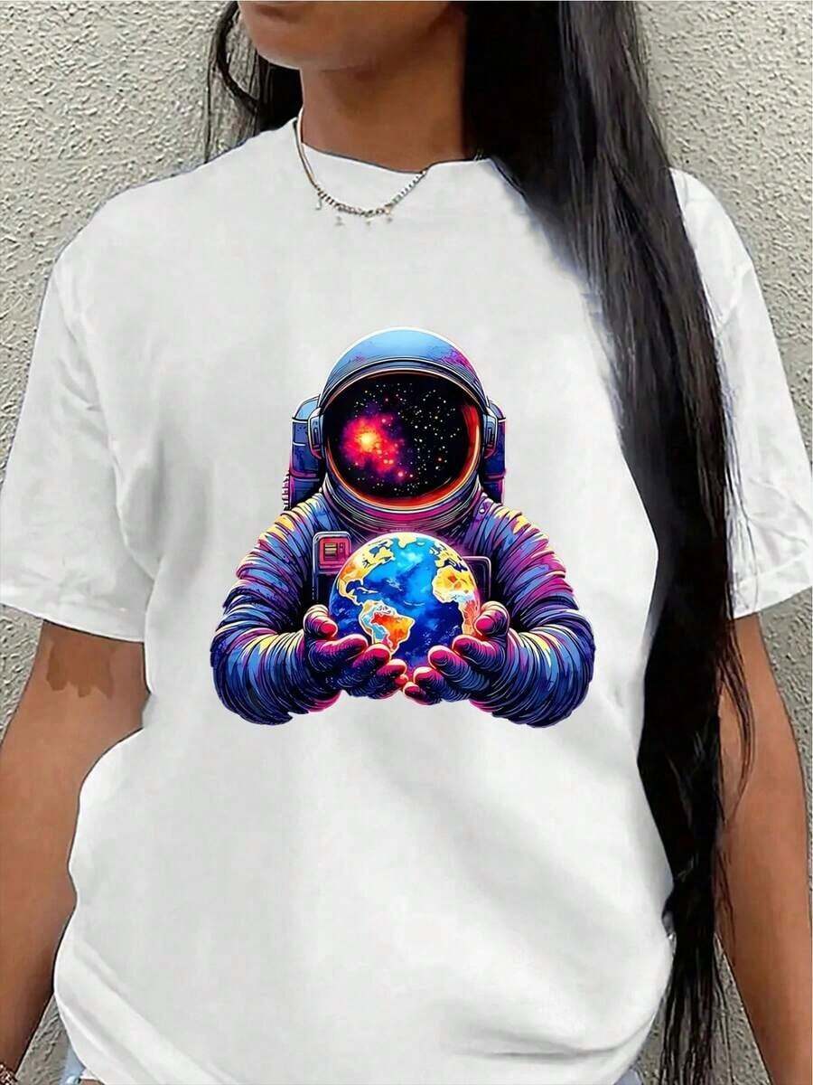 Loose Black Short Sleeve T-Shirt With Astronaut Holding The Earth Pattern - Lightweight Space-Themed Top, Casual Crew Neck T-Shirt, Suitable For Daily Wear, Machine Washable And Durable, Suitable For Home, Office Or Outdoors - Space Earth Pattern Clothing Cotton Women's T-Shirt, Breathable And Sweat-Absorbent Summer Short Sleeve - 白色的 - 查看 1