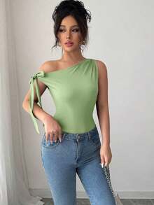 Camiseta ajustada elegante con cuello asimétrico y nudo de mujer de unicolor - verde menta - Ver 6