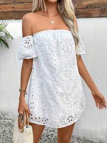 Vestido de verano de unicolor para mujer con hombros abiertos, con patrón bordado calado, mini vestido corto para vacaciones y playa - Blanco - Ver 3