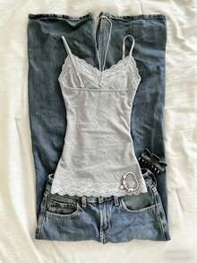 Camiseta de tirantes elegante y estilizada con estampado de lunares y encaje en contraste, estilo vacacional para mujer - Gris Claro - Ver 2