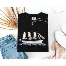 Unisex T-Shirt With Boat And Cartoon Character Print, 100% Cotton, Round Neck, Short Sleeve, Fan Art Design, Casual And Youthful Style, Ideal For Daily Wear, College, Summer And Streetwear, Soft And Breathable, Cute And Stylish Look - 黑色 - 查看 7