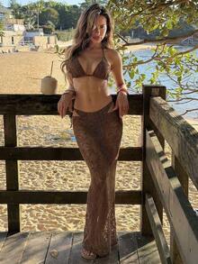 Top con cuello de halter y lazo, falda a juego y Bottom de bikini sexy en tela con estampado de hoja de arce en cuadrícula de color marrón claro - Marrón - Ver 3