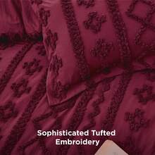 Bedsure Summer Vacation Bedding Set (Holiday Essentials), Tufted Boho Comforter Set, GentleSoft™ 3 Pieces Farmhouse Shabby Chic Embroidery Bedding, High-Quality Polyester Microfiber Summer Bedding Set, Cal King/King/Queen/Full/Twin/Twin XL Cooling Comforter Set, Soft Bedding Set Gift For Graduation/Vacation/Birthday Decoration/Back To School, For Room Decor, Home Decor, Bedroom Decor, Dorm Decor, Father's Day Gift - Đỏ đậm - Xem 7