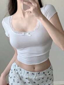Camiseta ajustada de manga corta con cuello cuadrado, decoración de lazo de encaje y contraste para el Día de San Valentín - Blanco - Ver 4
