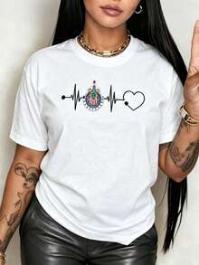 Women's 100% Cotton Loose Fit  Printed T-Shirt. This Casual Graphic Tee Features The Club Deportivo Guadalajara  With A Lion, Knight, Trees, And Red Stripes. Made From Soft, Comfortable 100% Cotton, It's Perfect For Showing Your Passion For Sports. - 白色 - 查看 12