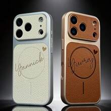 Funda de teléfono móvil personalizada con nombre en forma de corazón, de cuero PU con patrón de piel de litchi, carga inalámbrica magnética, compatible con iPhone 17 16 15 Pro Max, con grabado láser 3D en relieve, cubierta antideslizante para teléfono móvil, regalo diario para familiares y amigos - Marrón - Ver 1