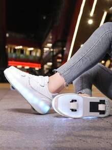 Giày trượt patin trẻ em unisex, giày thể thao có bánh xe mới cho trẻ em, giày trượt patin thời trang có khóa dán điều chỉnh, giày da PU nhẹ bền, giày có đèn LED và sạc USB, bánh xe có thể tháo rời, giày trượt patin kiêm giày thể thao 2 trong 1 - trắng - Xem 4