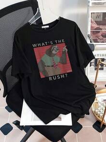 Imagen de un perezoso con expresión relajada que invita a disfrutar la vida sin prisas transmitiendo calma y sentido del humor ideal para mujeres optimistas y alegres camiseta de mujer  casual cómoda para uso diario - Negro - Ver 3