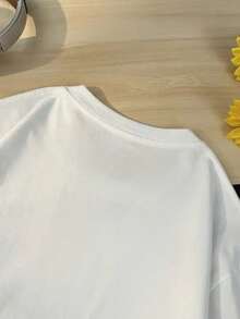 Women's fashionable T-shirt, featuring the "Mighty Man from  and " pattern print, made of 100% pure cotton with a round neck and short sleeves. It is comfortable and breathable, casual and elegant, a must-have for summer. - Blanco - Ver 3