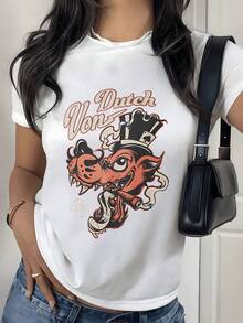 Figura de un lobo caricaturesco con sombrero y puro que transmite rebeldía confianza y carácter urbano con detalles vintage en tonos cálidos camiseta de mujer casual moderna - Blanco - Ver 1