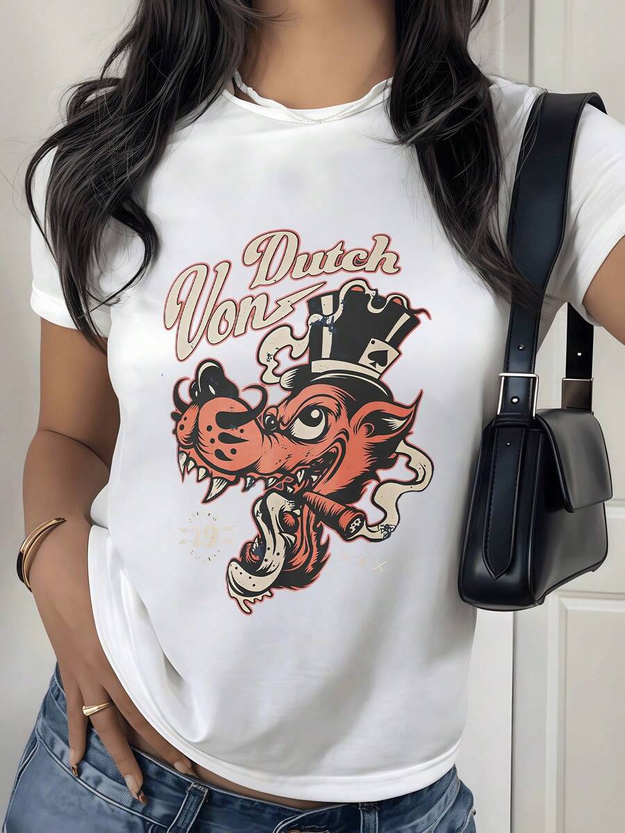 Figura de un lobo caricaturesco con sombrero y puro que transmite rebeldía confianza y carácter urbano con detalles vintage en tonos cálidos camiseta de mujer casual moderna - Blanco - Ver 1