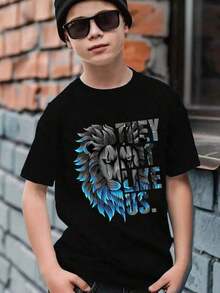 Camiseta Gráfica Negra de Estilo Vintage Icónico, Cuello Redondo Casual para Niños, S-Umwon Kids, Ropa de Verano para Adolescentes, Ropa de Pascua para Niños, Ropa para Niñas de 10 a 12 Años, Ropa para Niñas Pequeñas, Ropa de Verano para Adolescentes, Playful Pals, Verano, Y2k, Streetwear, Camiseta Casual de Manga Corta con Estampado Gráfico para Niños y Adolescentes, Camiseta Casual Negra de Verano para Niños con Diseño de Inspiración Vintage.Suave y duradero, perfecto para el uso diario, salidas y cualquier ocasión informal.Regalos Personalizados, Regalos de Pascua para Niños, Recuerdos de Fiesta para Niños, Regalos para Niños, Amigos y Familiares. - Blanco - Ver 1