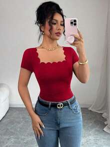 Nueva camiseta de mujer de manga corta con cuello cuadrado, dobladillo ondulado negro y fruncido lateral, versátil para el verano - Rojo - Ver 3