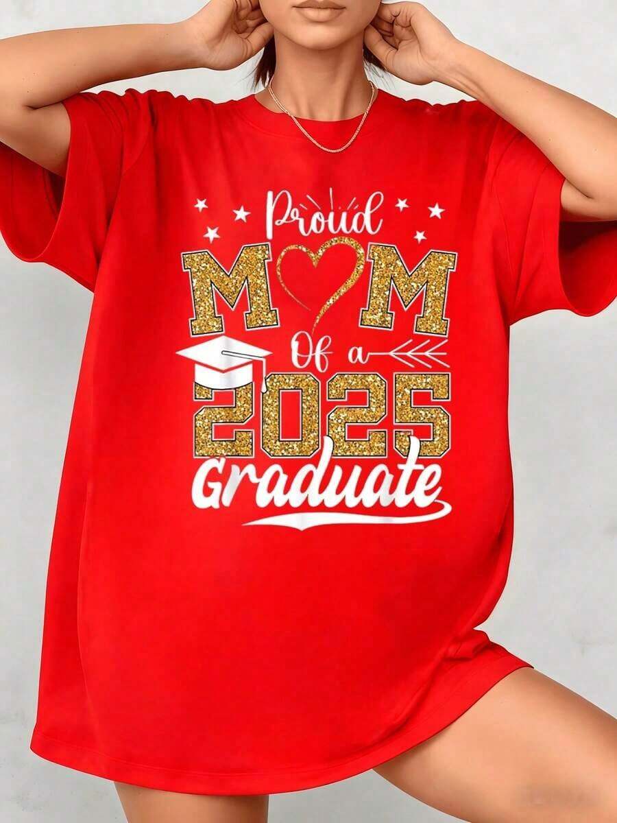 Camiseta de mujerTexto con brillante corazón dorado acompa?ado de sombrero de graduación y estrellas que celebra con orgullo a las madres de graduados camiseta de mujer 100% algodón 220gCómoda y ligera - Rojo - Ver 1