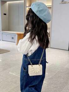 1 chiếc túi xách mini cho bé gái, chất liệu giả da nhăn, kiểu dáng tối giản, đính ngọc trai, có nắp gập, thích hợp sử dụng hàng ngày. - Màu be với mặt dây chuyền - Xem 5