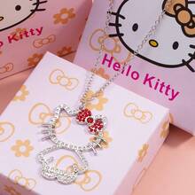 SANRIO 一套，一款迷人的镂空吊坠项链，饰有卡通人物Hello Kitty。 - 多色 - 查看 3