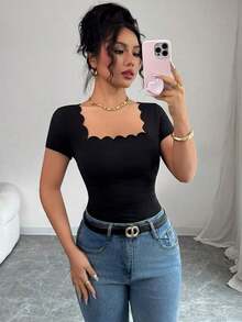 Nueva camiseta de mujer de manga corta con cuello cuadrado, dobladillo ondulado negro y fruncido lateral, versátil para el verano - Negro - Ver 6