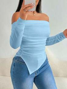 Camiseta con hombros descubiertos, hombros recogidos y bajo asimétrico - Azul - Ver 1