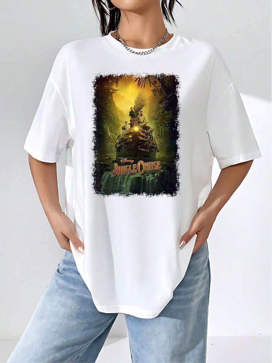 Graphic Depicting A Jungle Adventure With A Boat Sailing Among Exotic Trees Under A Golden Light, Symbolizing Exploration And Courage. Comfortable, Casual, And Modern Women's T-Shirt For Everyday Wear. - 白色 - 查看 1