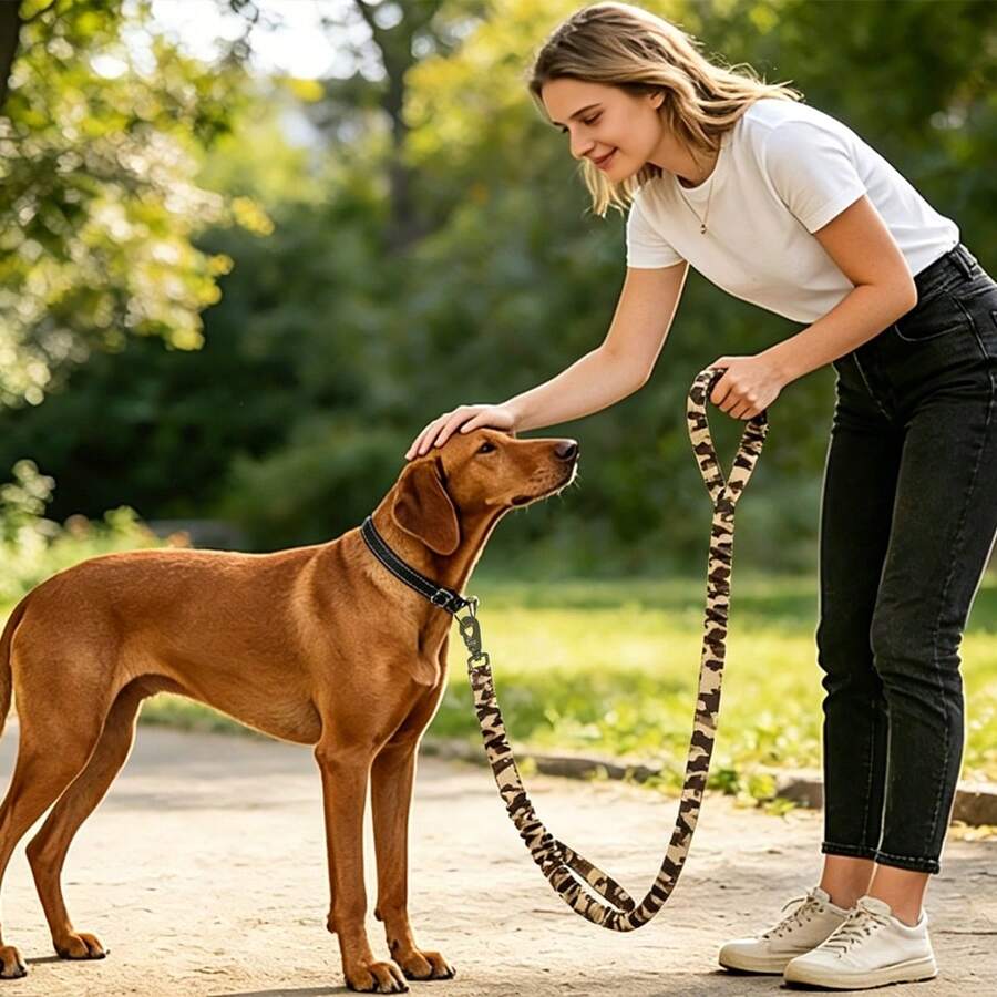 沙漠迷彩战术犬绳，高强度可伸缩弹力绳，适用于户外训练，可调节长度防爆带手柄，适合大型犬，如德国牧羊犬户外训练