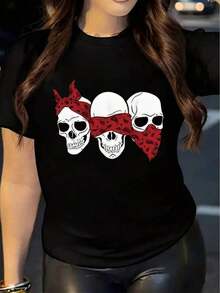 Camiseta gráfica casual negra - Diseño de triple calavera con bandana |   Blusa de Manga Corta con Cuello Redondo para Mujeres, Regalo Perfecto para Hermanas o Esposa, Blusa Casual de Verano - Negro - Ver 1