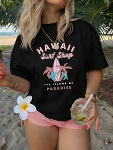 Camiseta gráfica de manga corta y cuello redondo para mujer, 100% fibra de poliéster, lavable a máquina y fácil de cuidar, diseño casual con letras, estampado tropical de tienda de surf hawaiana, nueva camiseta de verano 2026, adecuada para viajes y uso diario. - Negro - Ver 1