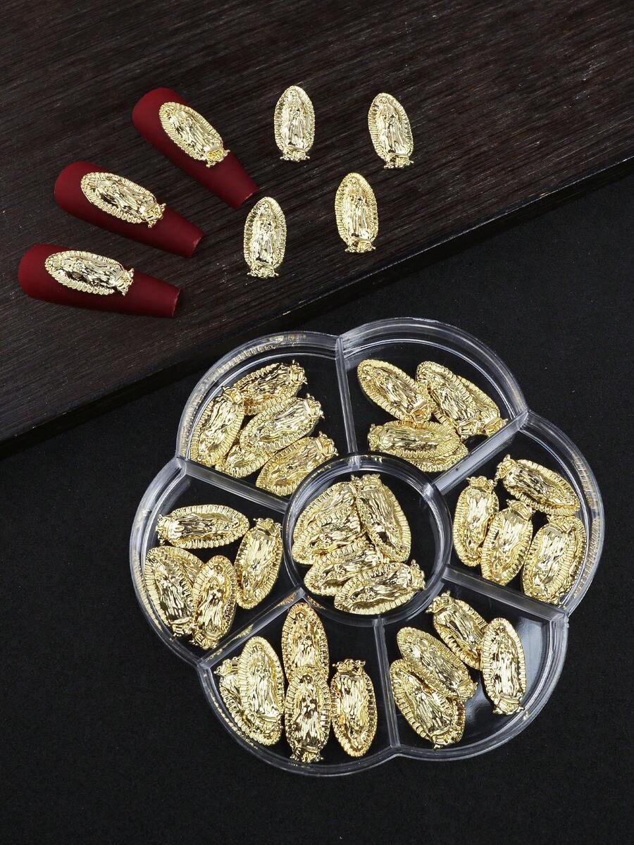 这款35件套金色美甲装饰套装包装在7个隔层的盒子里。套装包含精致的人像图案设计，非常适合在家或美甲沙龙打造美甲造型，是理想的美甲装饰配件。 - 金色 - 查看 1