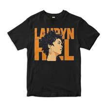 Camiseta Lauryn Hill, tallas para hombre y mujer LAU56121. Camiseta de manga corta de algodón puro de 220 g para hombre y mujer. Tejido grueso, resistente a las arrugas y que no se deforma fácilmente. Estilo sencillo y versátil, ligero y transpirable, perfecto para ir al trabajo, viajar, acampar, ir de compras y para el tiempo libre diario. - Negro - Ver 1